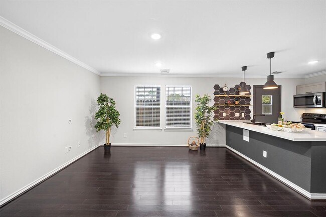 Building Photo - 9623 Elmview Pl
