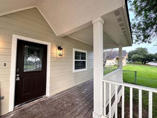 Building Photo - 3 Bed House Close to Historical Downtown Bryan