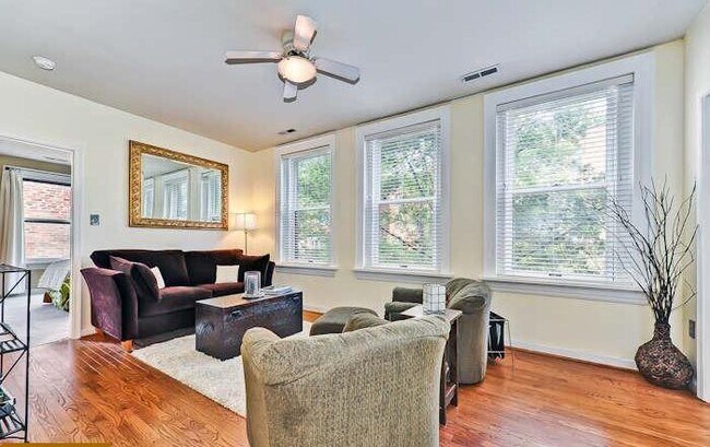 Lots of windows and natural light - 1930 18th St NW