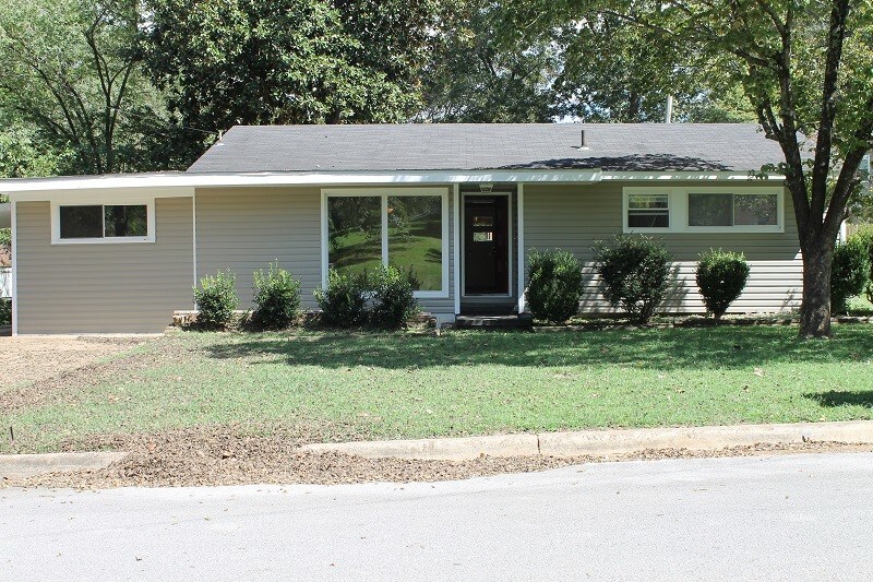 Primary Photo - 2114 Houston St