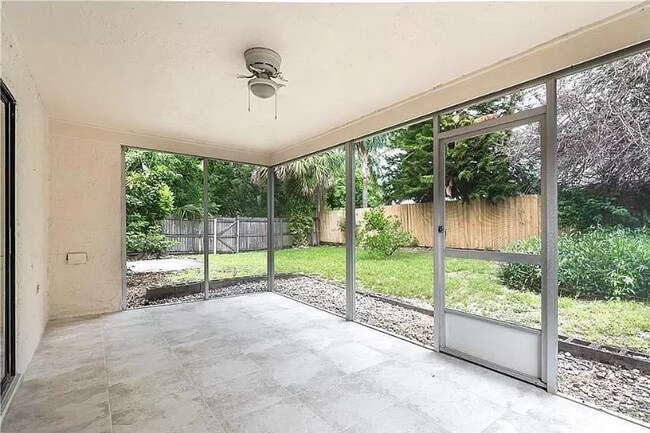 Foto del edificio - 7939 Glen Abbey Cir