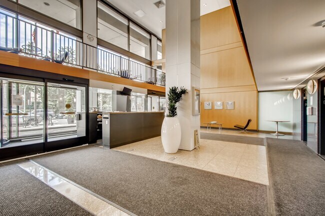 Foto del edificio - 4343 N Clarendon Ave