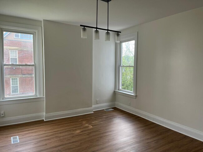 Building Photo - 413 Considine Ave