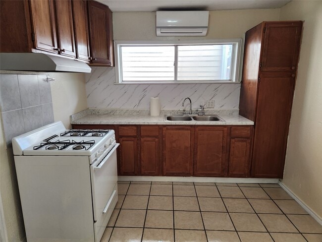 Building Photo - 1803 Church St