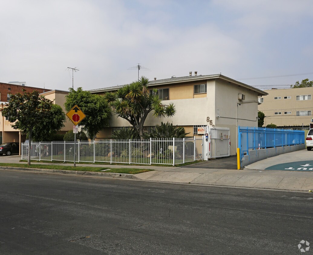Primary Photo - 853 S St Andrews Pl
