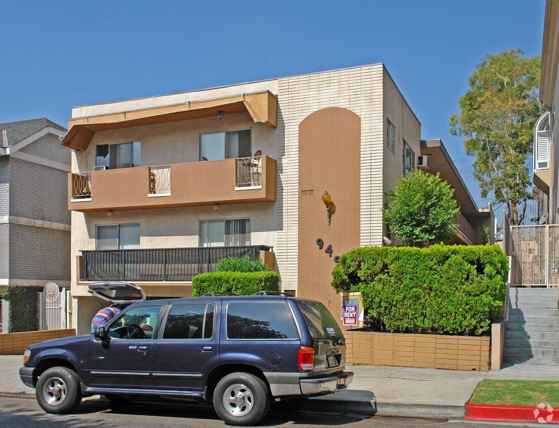 Primary Photo - 949-951 N Alfred St