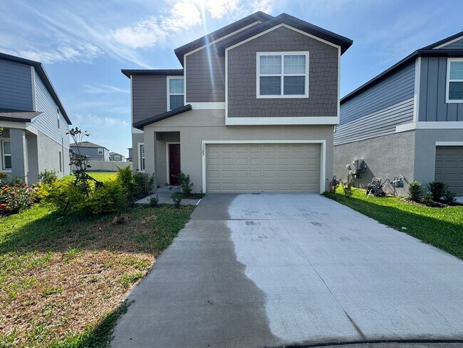 Building Photo - Spacious 5-Bedroom Home with Community Poo...
