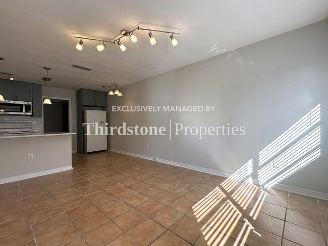 Building Photo - 2855 Lydia St