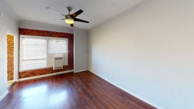 Foto del edificio - St. Andrews Manor Apartments...Charming Apartments...1920's Classic Brick..Newly Remodeled Building!