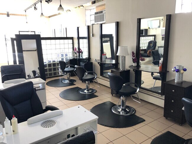 Building Photo - 143 Main St