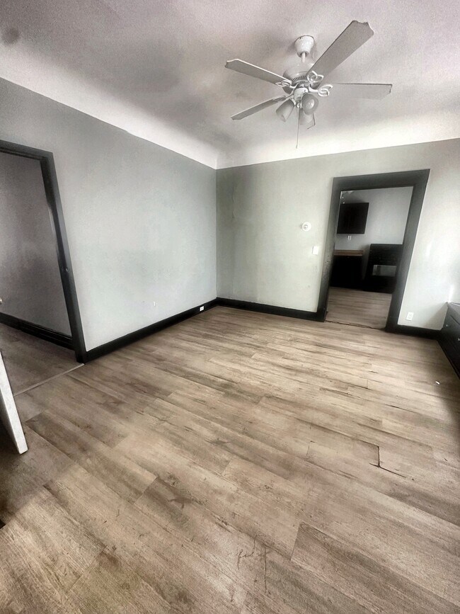 Foto del edificio - 4111 E 143rd St