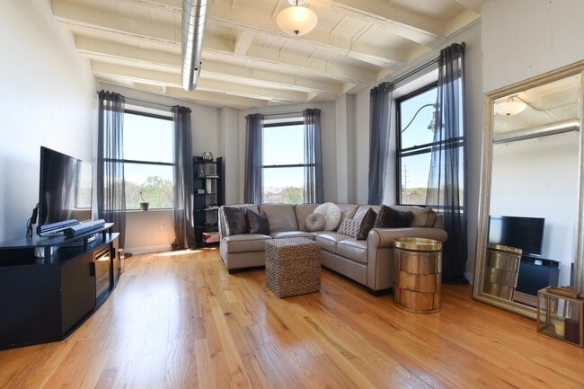 Living Room - 1791 W Howard St