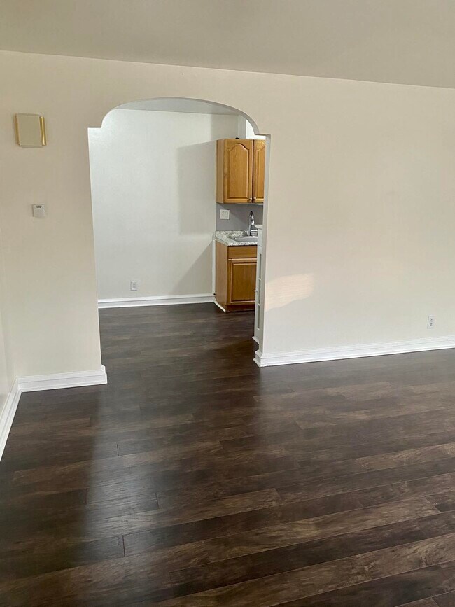 Sala de estar - 4345 Oakmont St