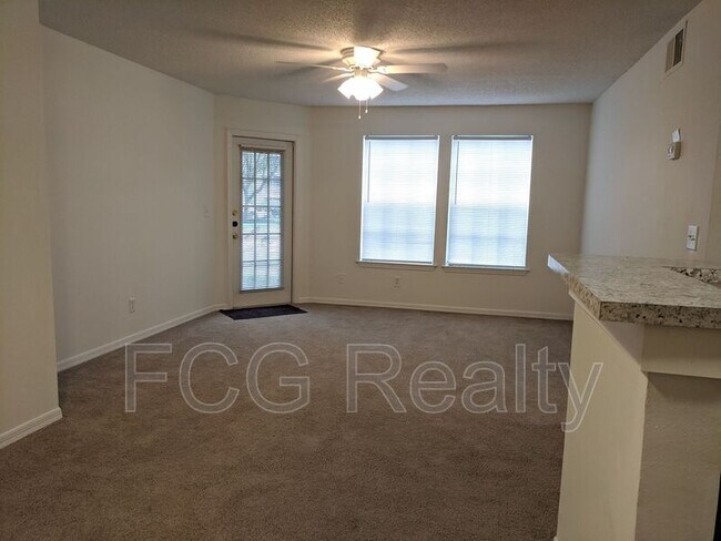 Foto del edificio - 6124 Westgate Dr