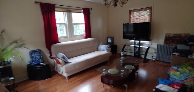 Living room - 184 N Main St