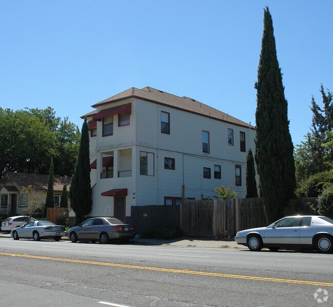 Building Photo - 1135 Florida St