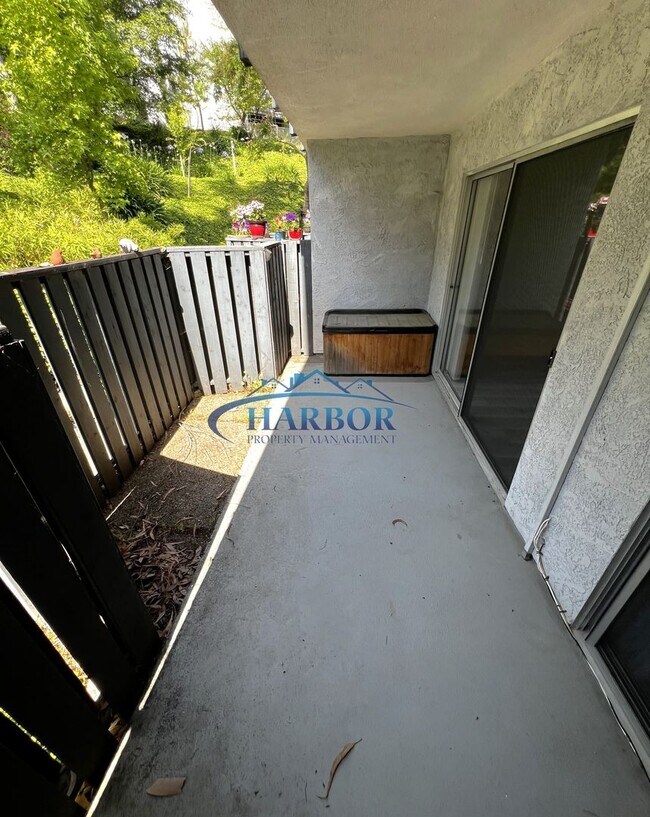 Foto del edificio - Beautiful Upstairs 1 Bedroom 1 Bath Condo