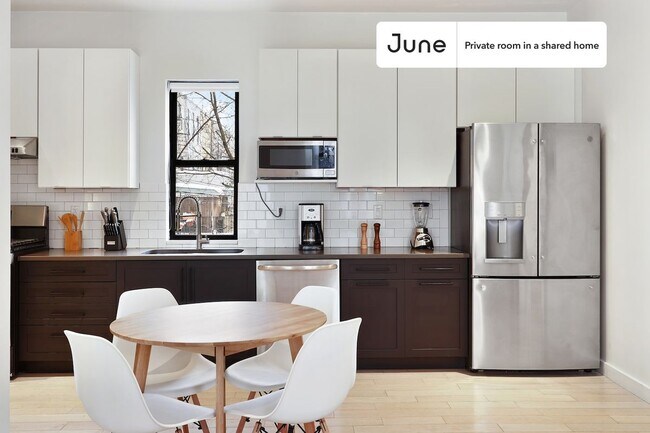 Foto del edificio - Peaceful ROOM at The Bushwick House