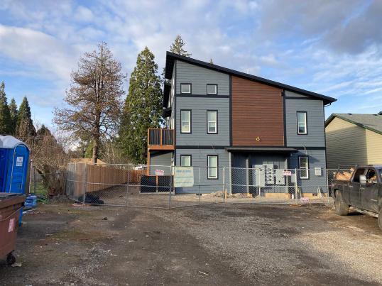 Building Photo - 725 Lockwood Ln S