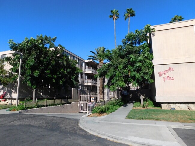 Building Photo - 6979 Palm Ct