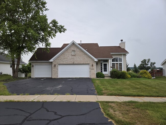 Building Photo - 535 Westfield Dr