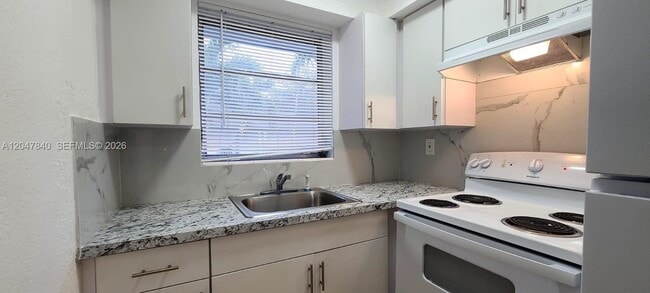 Foto del edificio - 7851 Dunham Blvd