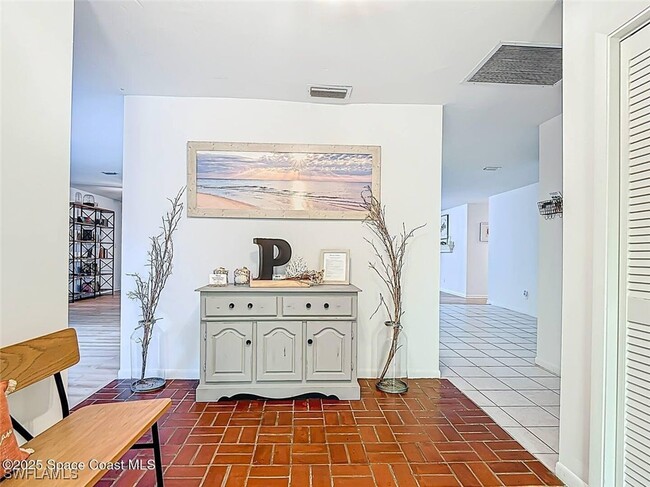 Building Photo - 525 15th St SW