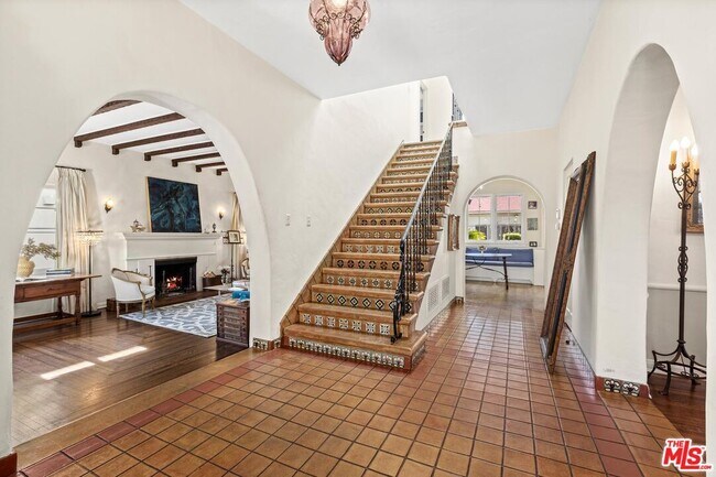 Foto del edificio - 537 N June St