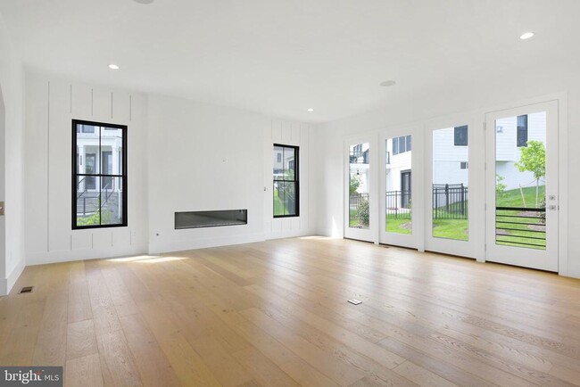 Building Photo - 1349 Monitor Ln