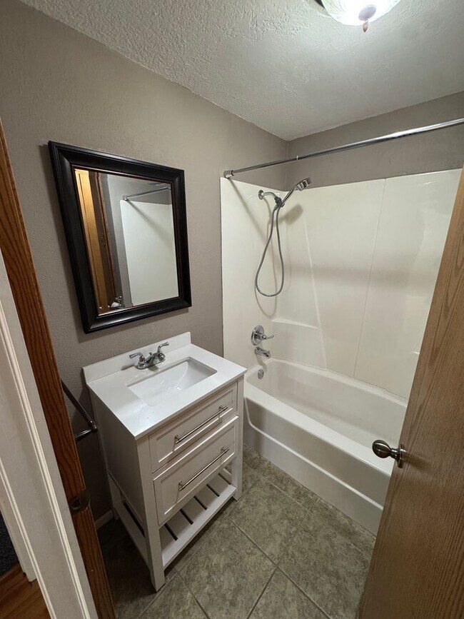 Foto del edificio - Main level house available for rent