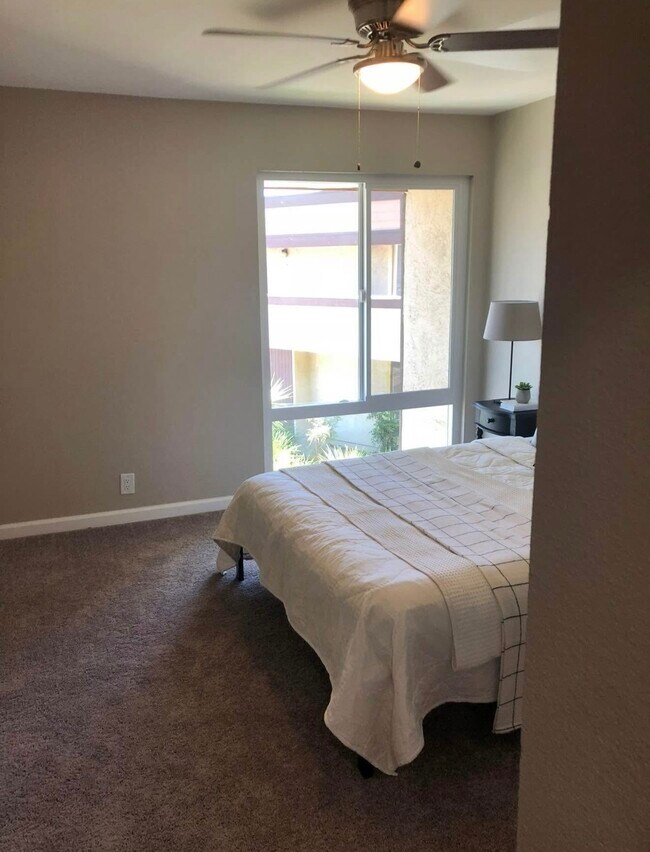 Foto del edificio - 745 E Bradley Ave
