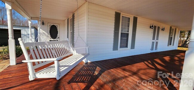 Foto del edificio - 359 Flat Rock Rd