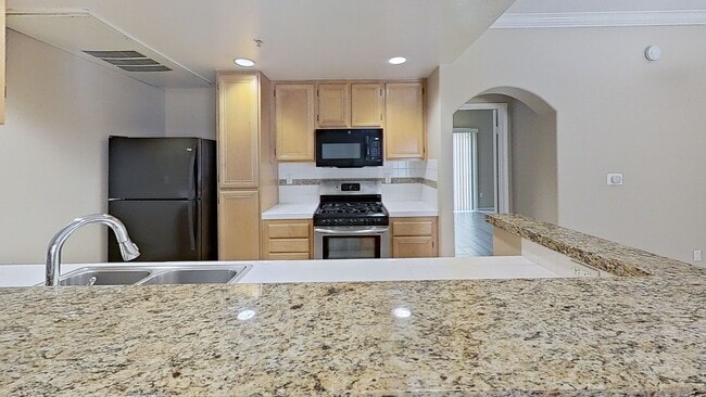 Foto del edificio - Woodland Hills Townhome S. of Ventura Blvd.