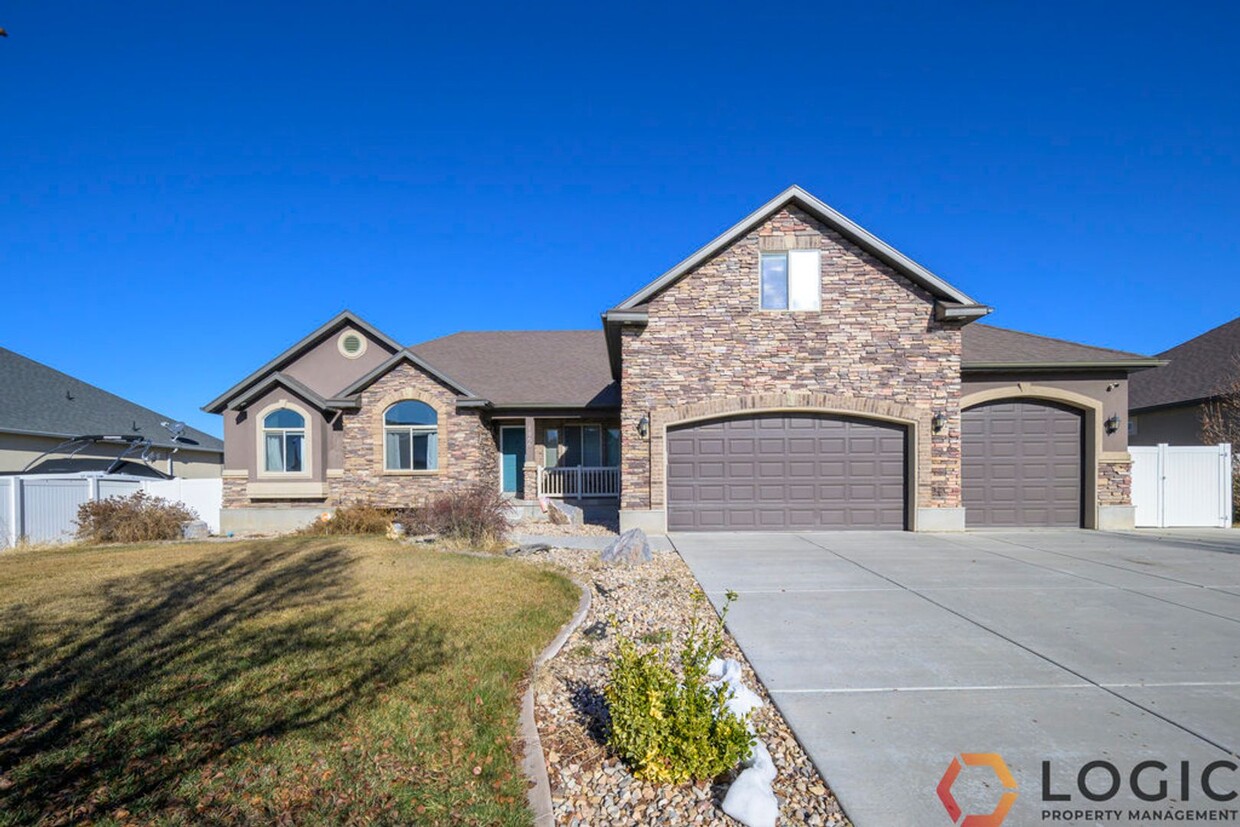 Foto principal - Beautiful Home in Woods Cross UT!