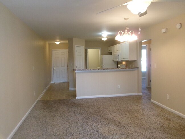 Building Photo - Second floor 2 bedroom, 2 bath condo with community pool