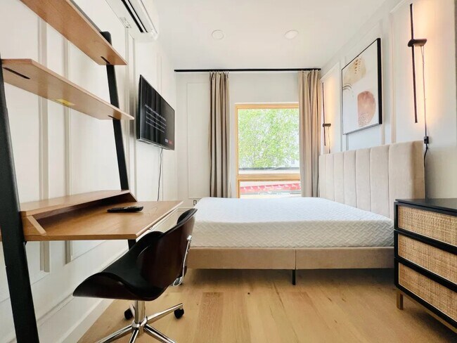 Foto del edificio - Furnished room/NOT APARTMENT
