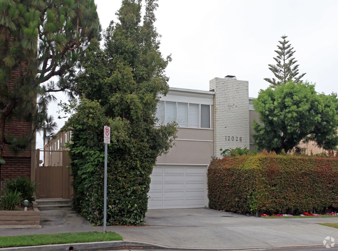 Primary Photo - 12026 Goshen Ave