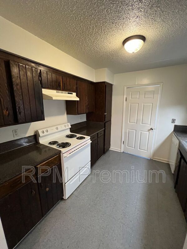 Building Photo - 2150 N Sherwood Forest Dr