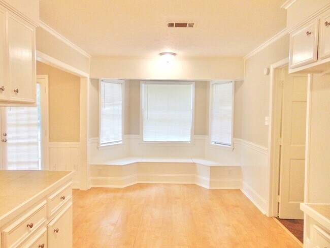 Building Photo - 5240 Harrow Dr