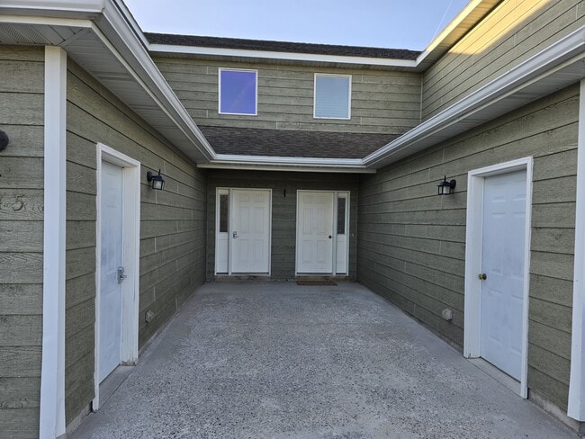 Building Photo - 745 Linda Ln