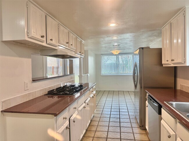 Building Photo - 3602 Brier Gardens Dr