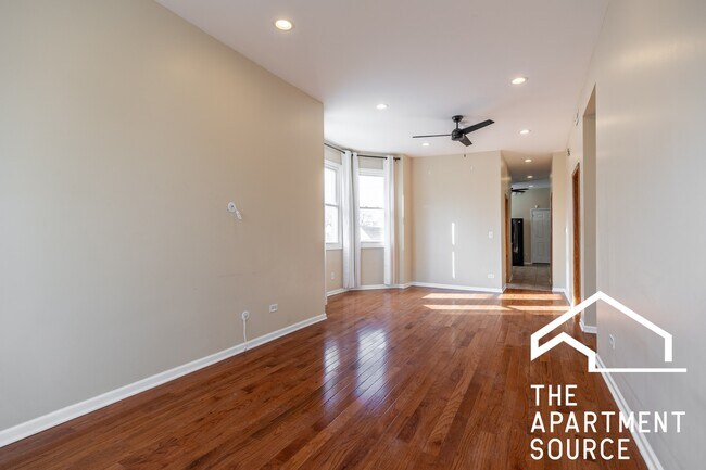 Foto del edificio - 2028 N Hamlin Ave