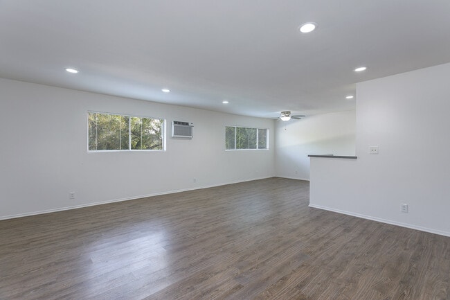 Foto del edificio - 660 W Sierra Madre Blvd