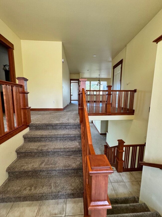 Building Photo - Qualchan Hills Modern Split Level Home