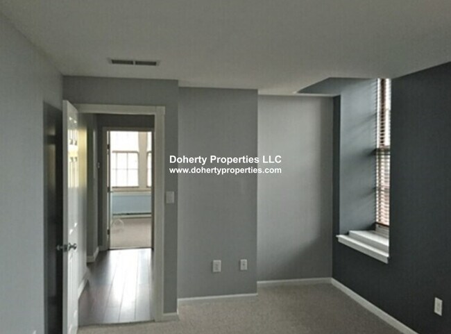 Building Photo - 201 Thorndike St