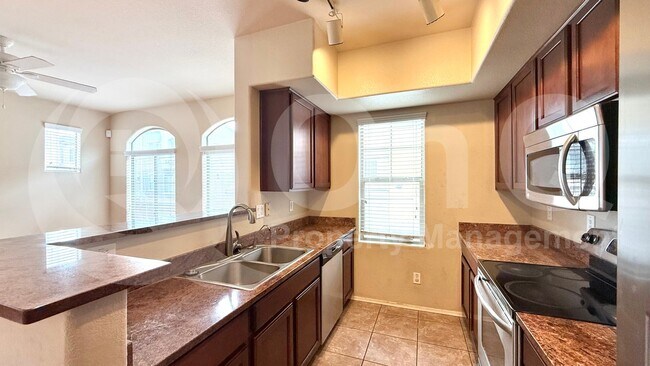 Foto del edificio - 900 S 94th St