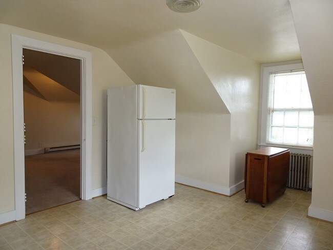 Building Photo - 873 Norview Ave