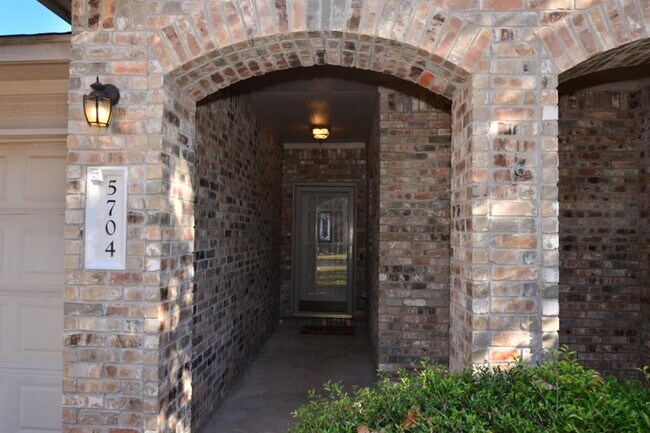 Building Photo - 5704 Fitchwood Ln