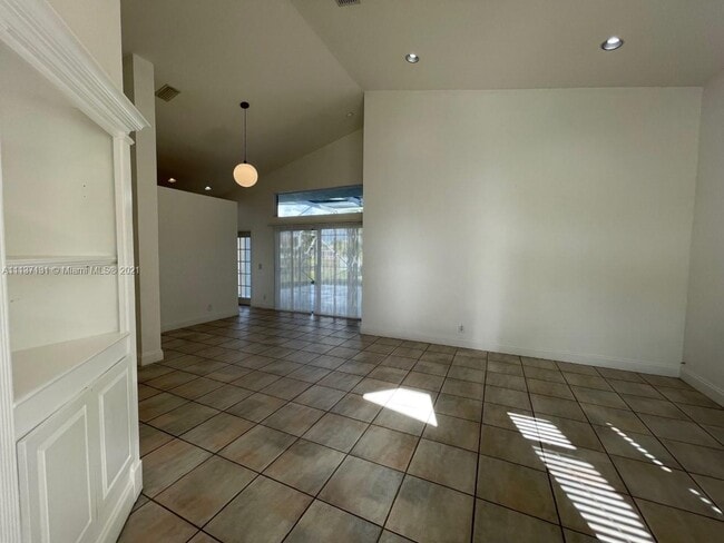 Building Photo - 1012 Savannah Falls Dr