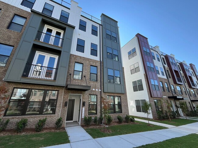 Foto del edificio - **OFFERING FIRST MONTH'S RENT FREE, $200 MOVE IN PROMOTION & WAIVED APPLICATION FEES** New Constr...